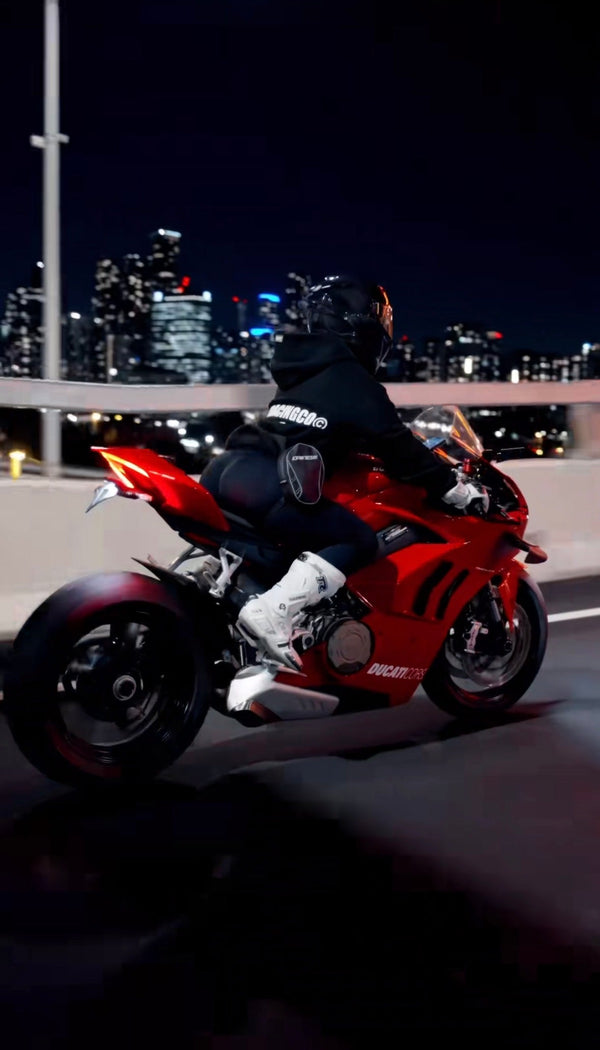 Le look compression moto : tendance TikTok ou vraie culture motard ?