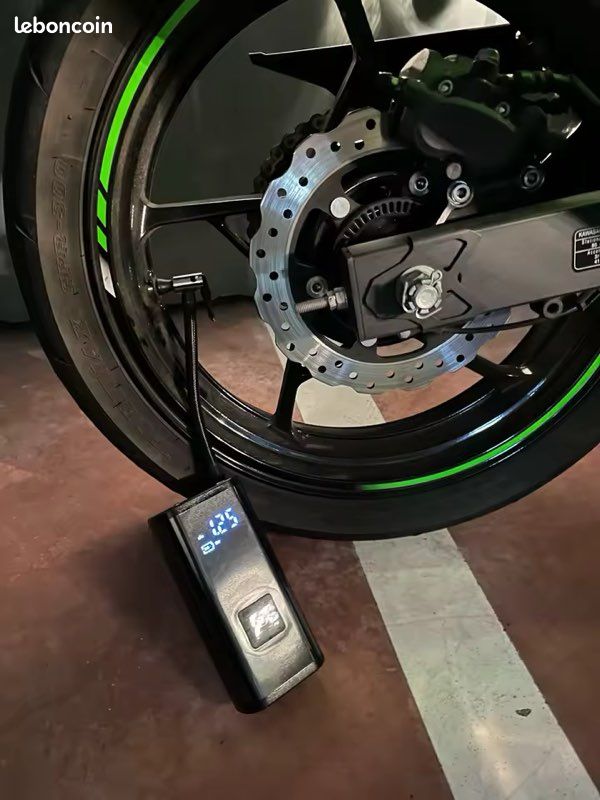 Pression des pneus moto : pourquoi c'est vital et comment bien la vérifier